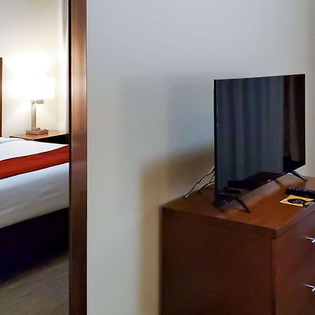 Comfort Inn & Suites Tempe Phoenix Sky Harbor Airport Exterior photo