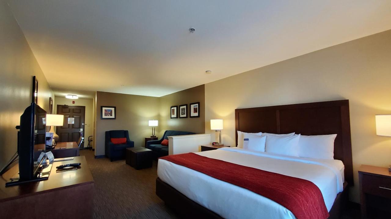Comfort Inn & Suites Tempe Phoenix Sky Harbor Airport Exterior photo