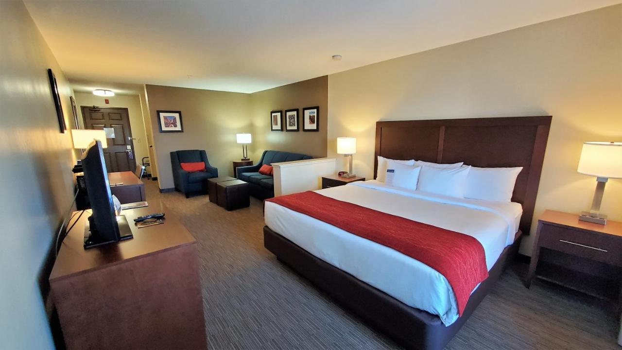 Comfort Inn & Suites Tempe Phoenix Sky Harbor Airport Exterior photo