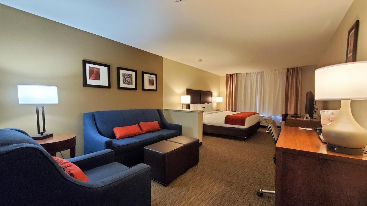 Comfort Inn & Suites Tempe Phoenix Sky Harbor Airport Exterior photo
