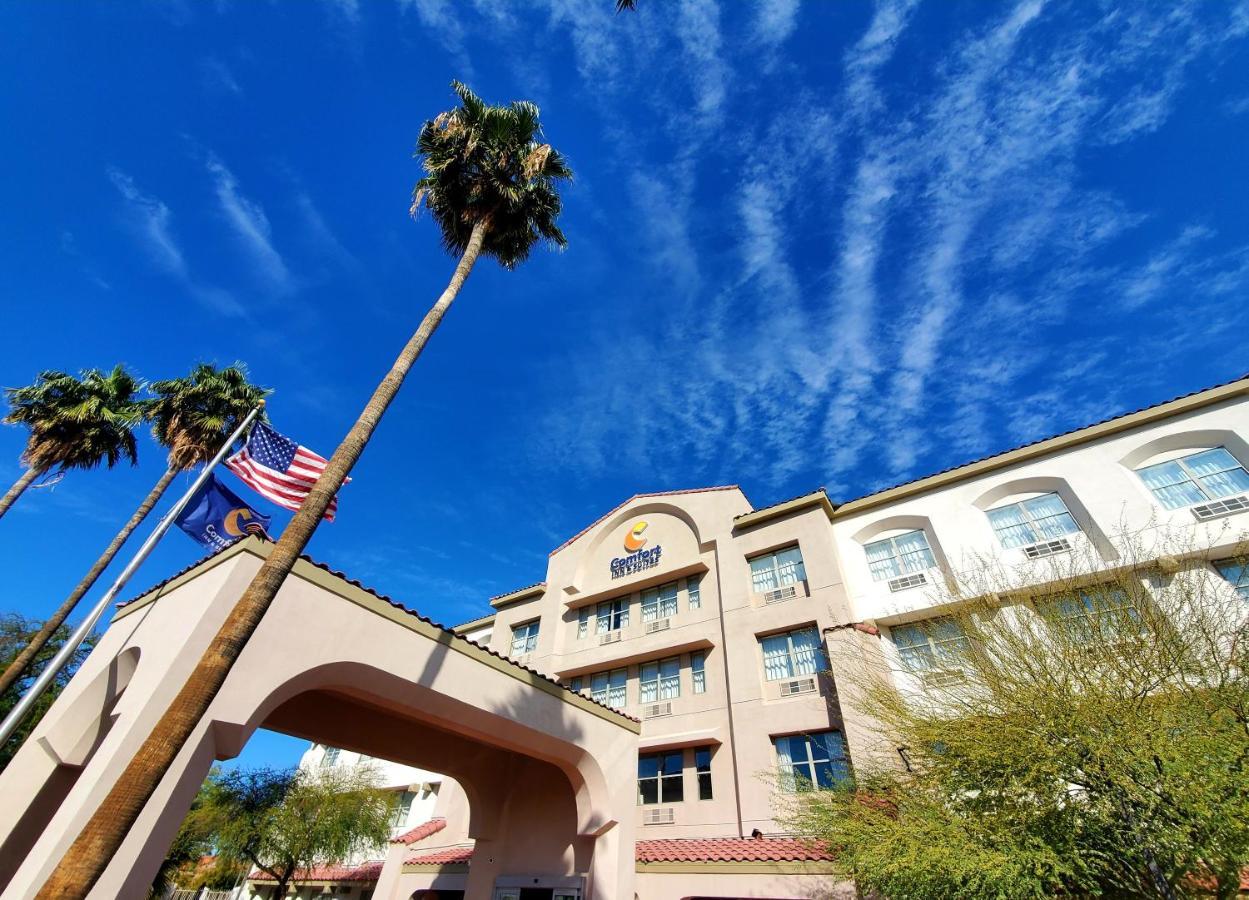 Comfort Inn & Suites Tempe Phoenix Sky Harbor Airport Exterior photo