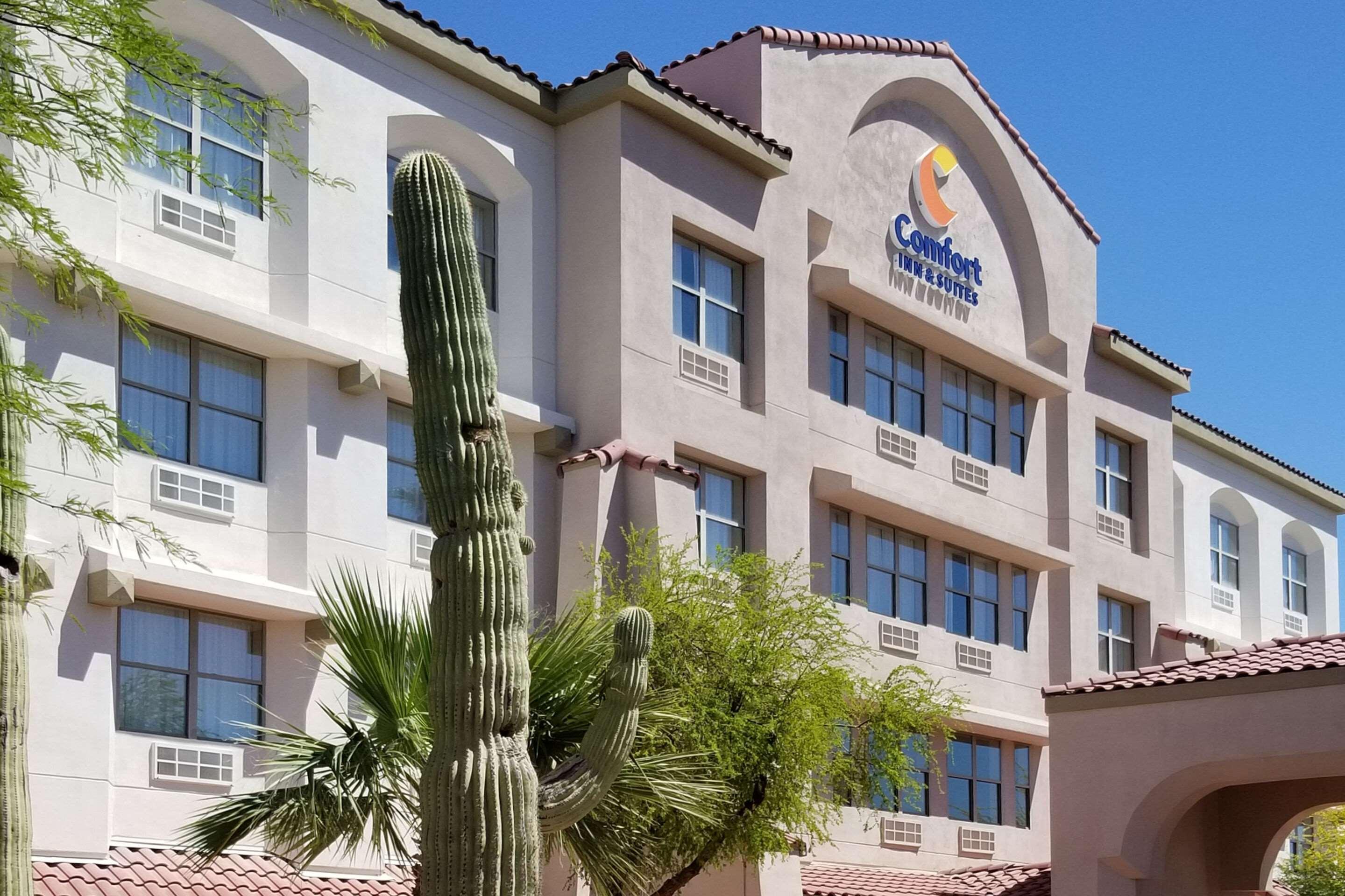 Comfort Inn & Suites Tempe Phoenix Sky Harbor Airport Exterior photo