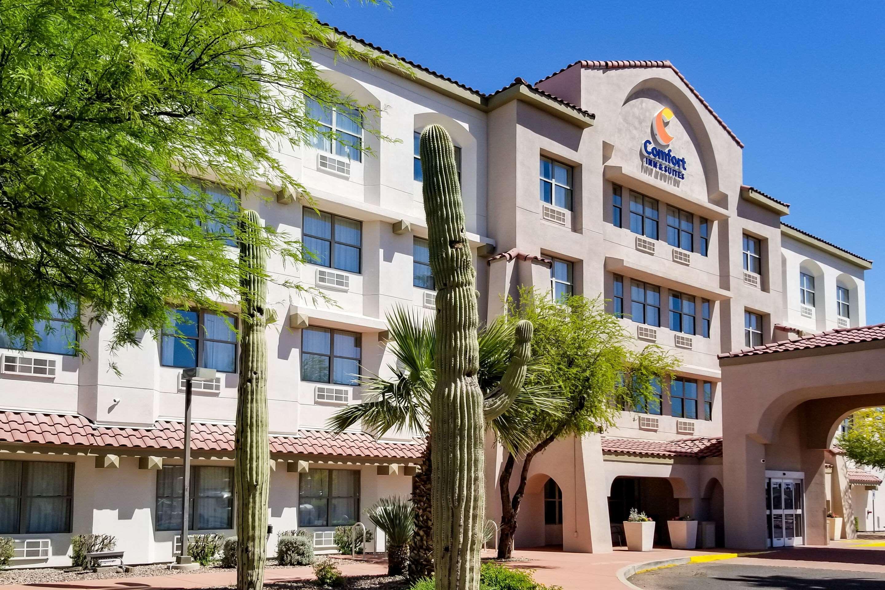 Comfort Inn & Suites Tempe Phoenix Sky Harbor Airport Exterior photo