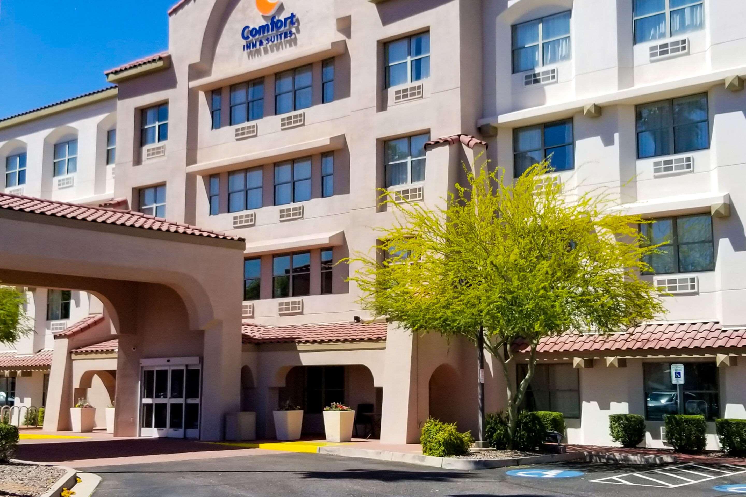 Comfort Inn & Suites Tempe Phoenix Sky Harbor Airport Exterior photo