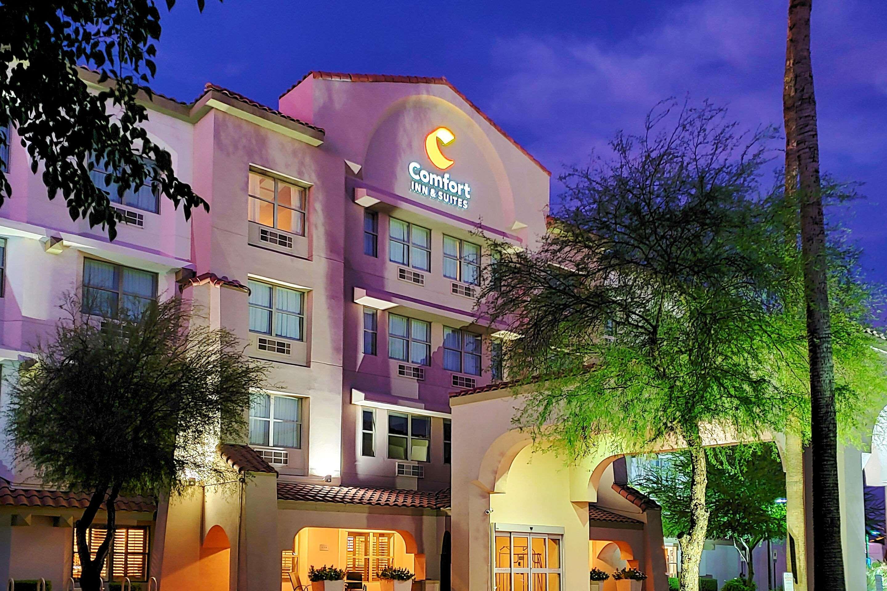 Comfort Inn & Suites Tempe Phoenix Sky Harbor Airport Exterior photo