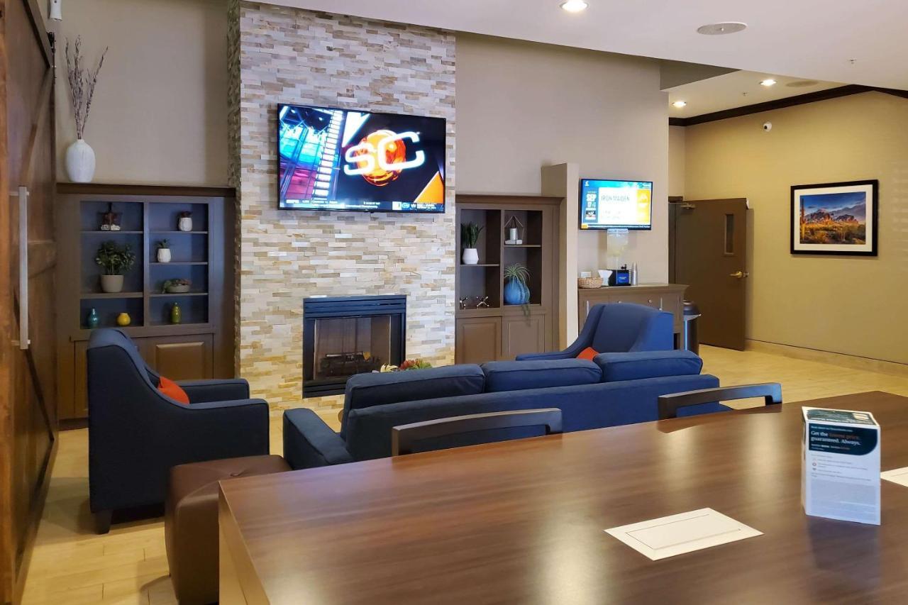 Comfort Inn & Suites Tempe Phoenix Sky Harbor Airport Exterior photo