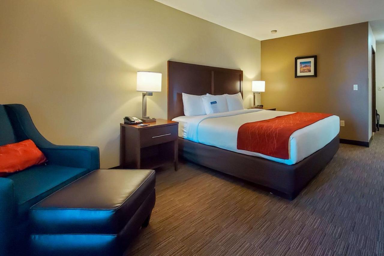 Comfort Inn & Suites Tempe Phoenix Sky Harbor Airport Exterior photo