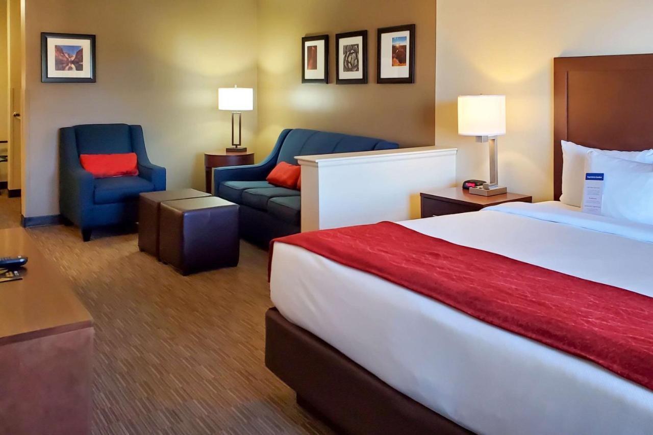Comfort Inn & Suites Tempe Phoenix Sky Harbor Airport Exterior photo