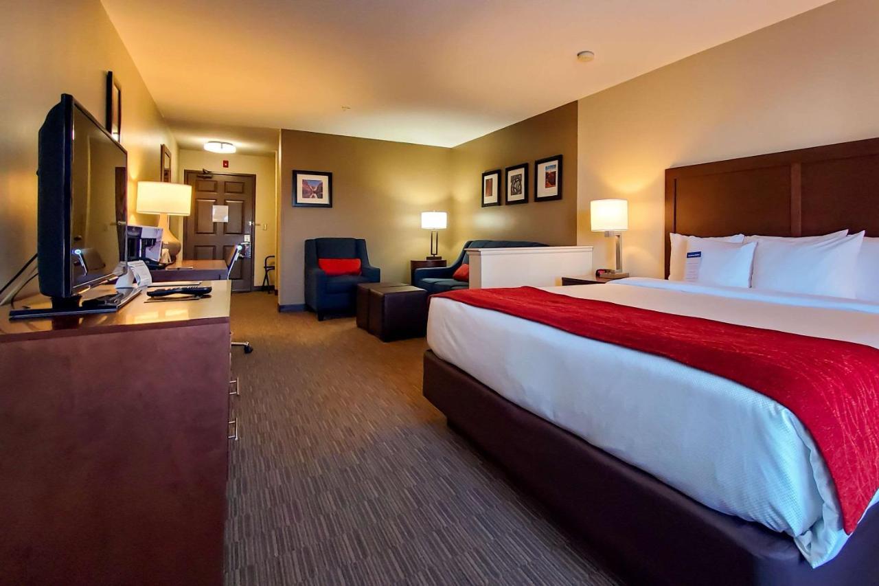 Comfort Inn & Suites Tempe Phoenix Sky Harbor Airport Exterior photo