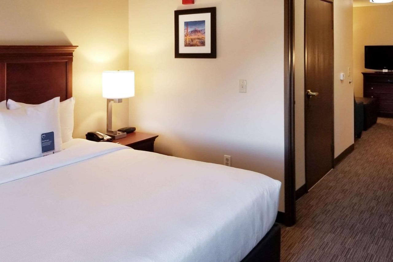 Comfort Inn & Suites Tempe Phoenix Sky Harbor Airport Exterior photo