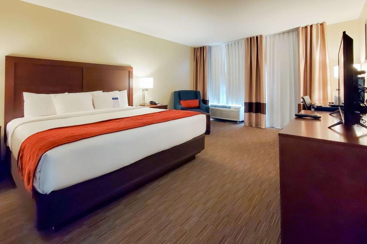 Comfort Inn & Suites Tempe Phoenix Sky Harbor Airport Exterior photo